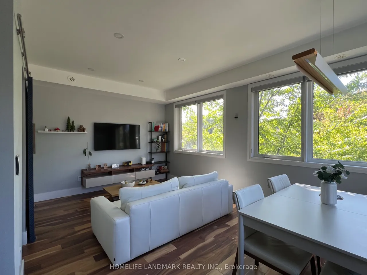 780 Sheppard Avenue E — photo 2