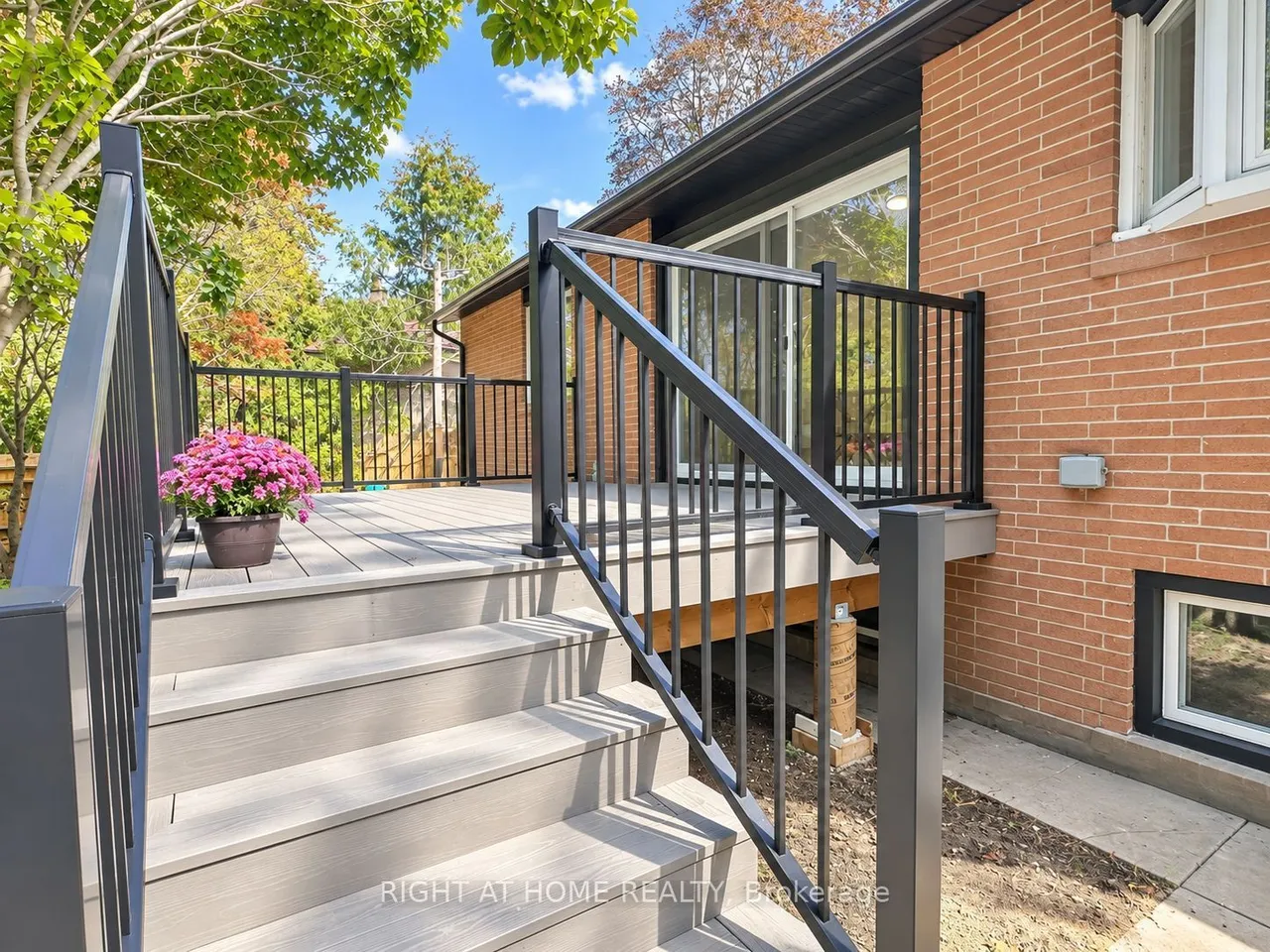 16 Ptarmigan Crescent — photo 32