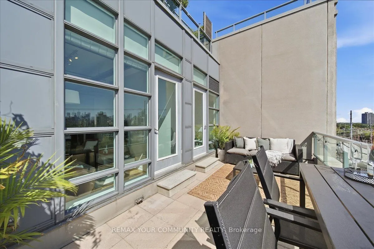 380 Macpherson Avenue — photo 3