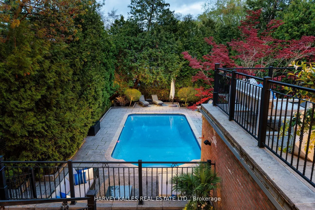 215 Dunvegan Road — photo 3