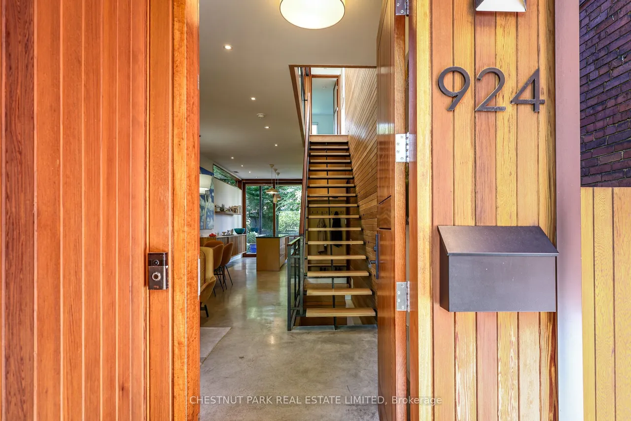 924 Manning Avenue — photo 2