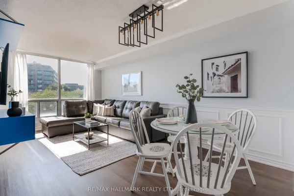 906 Sheppard Avenue W