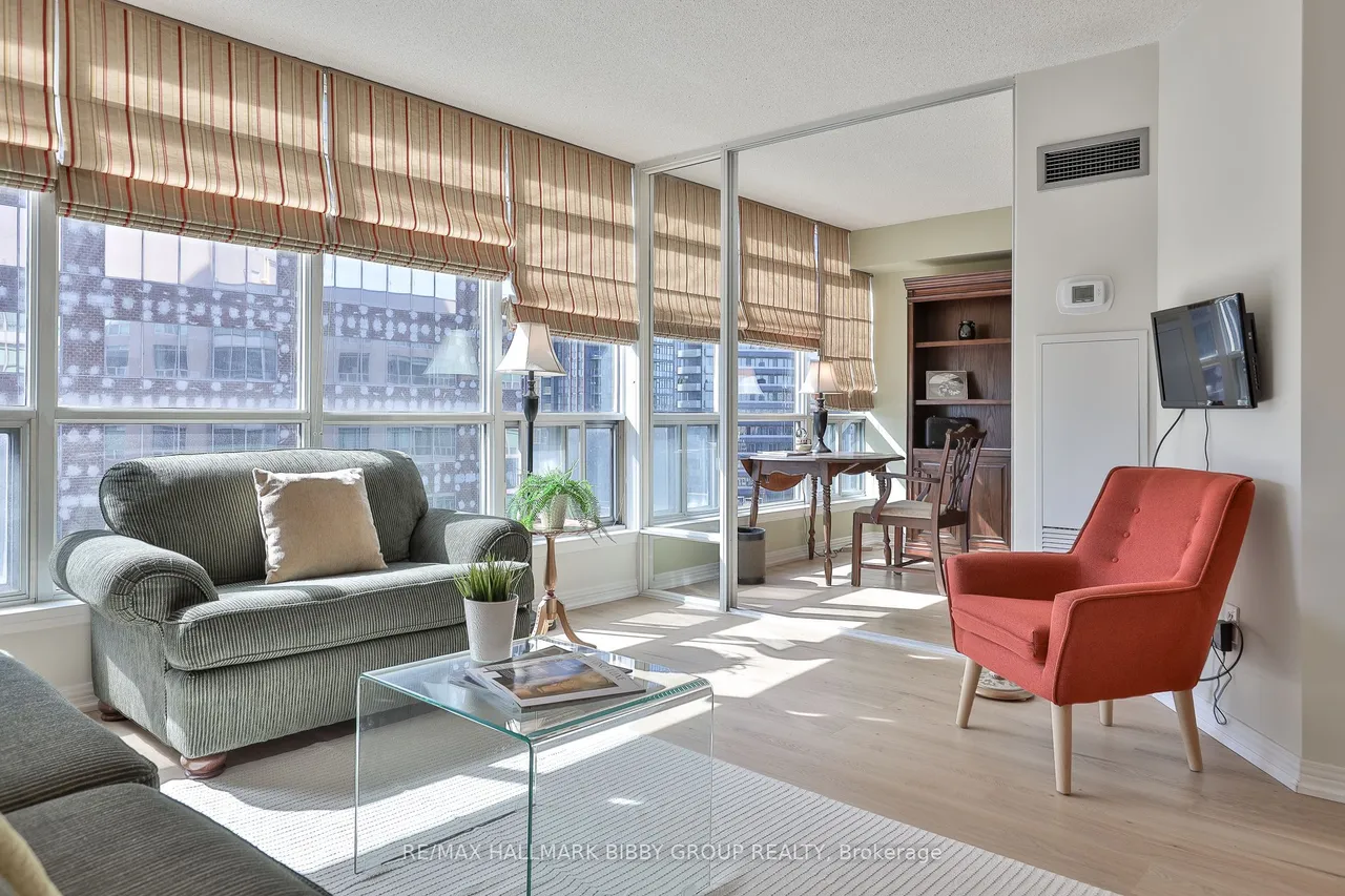 942 Yonge Street — photo 3