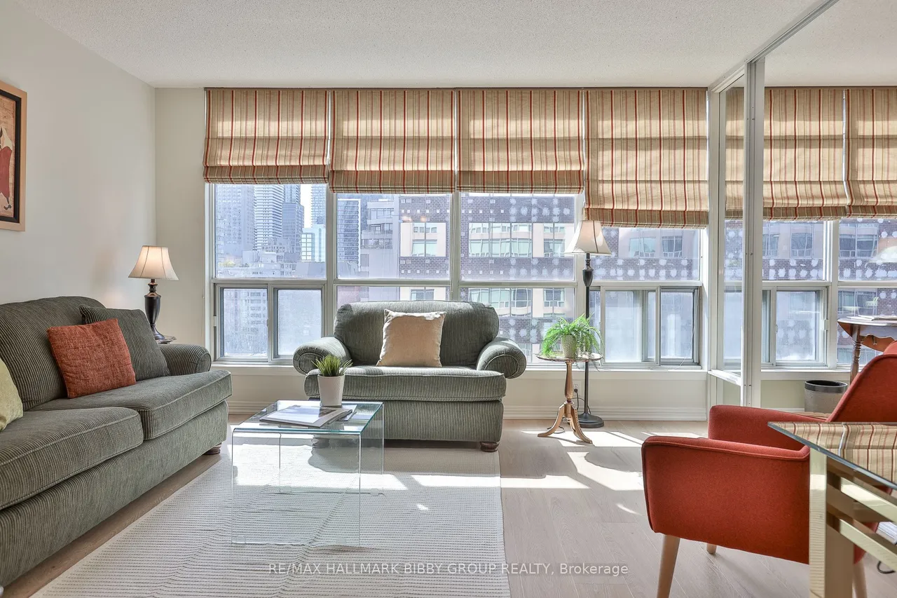 942 Yonge Street — photo 2
