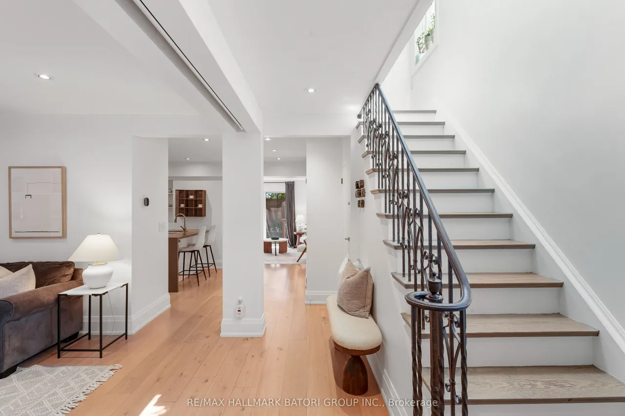 555 Castlefield Avenue — photo 2