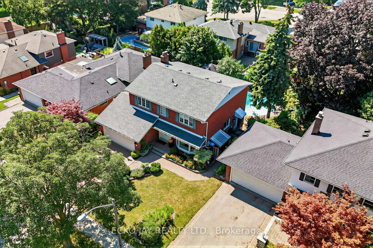 22 Meadowglade Crescent — photo 42