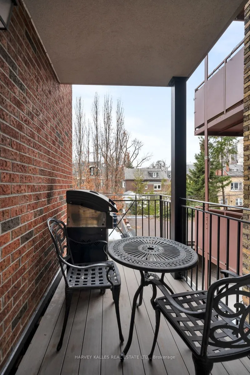 319 Lonsdale Road — photo 40