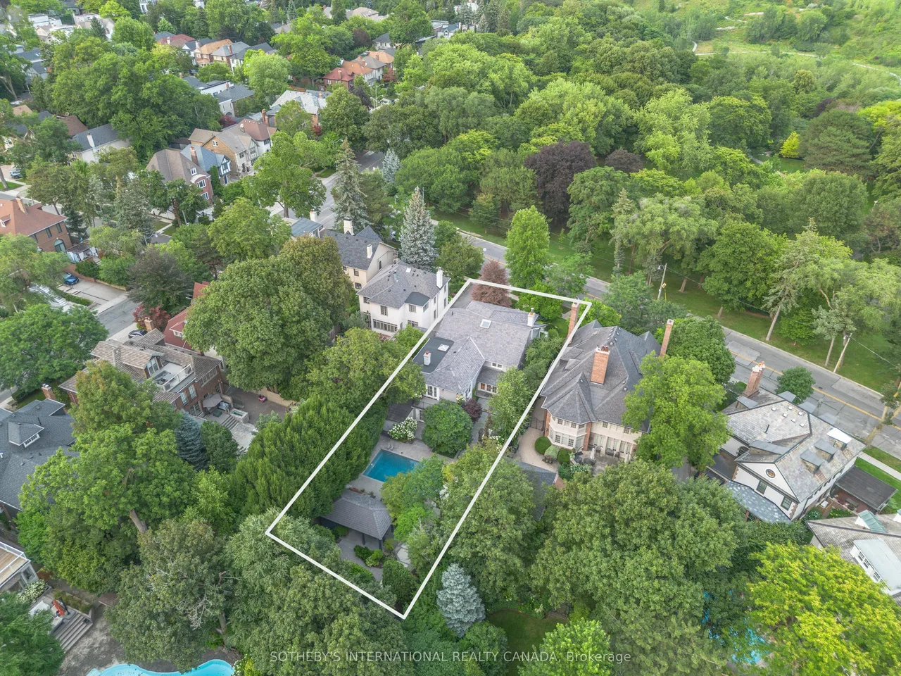 266 Douglas Drive — photo 2