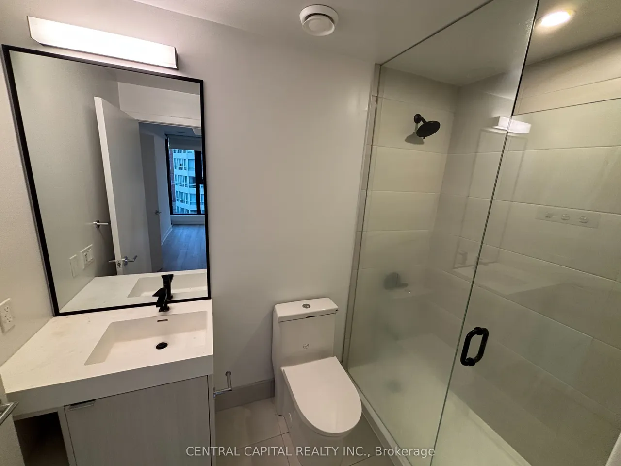 250 Lawrence Avenue W — photo 9