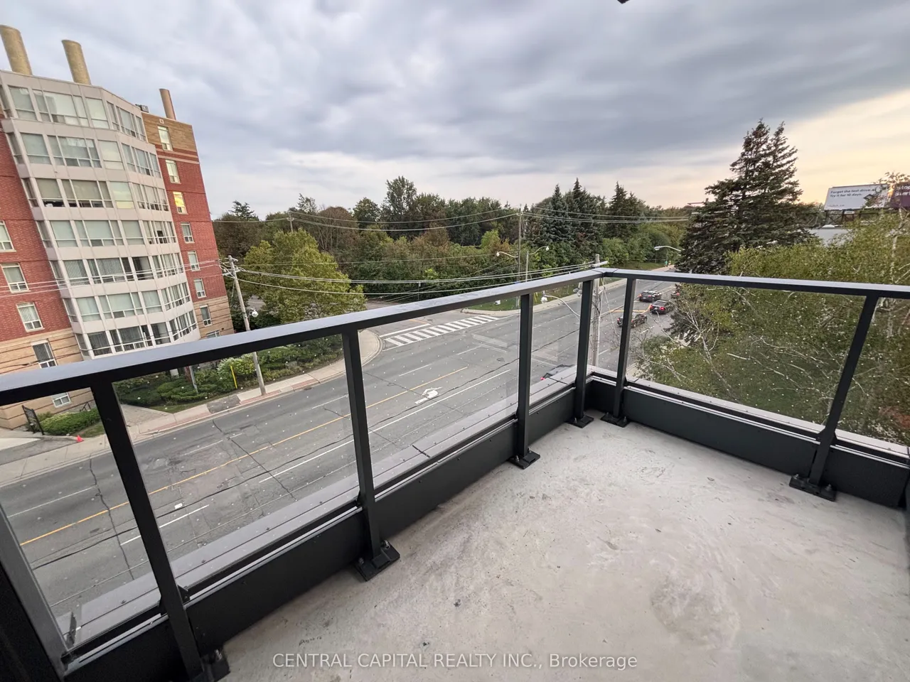 250 Lawrence Avenue W — photo 10