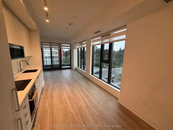 250 Lawrence Avenue W — photo 2