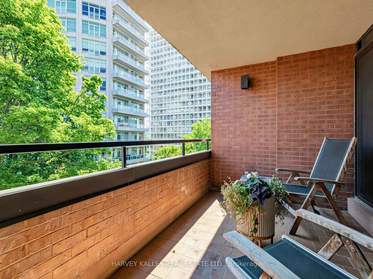 349 St. Clair Avenue W — photo 27