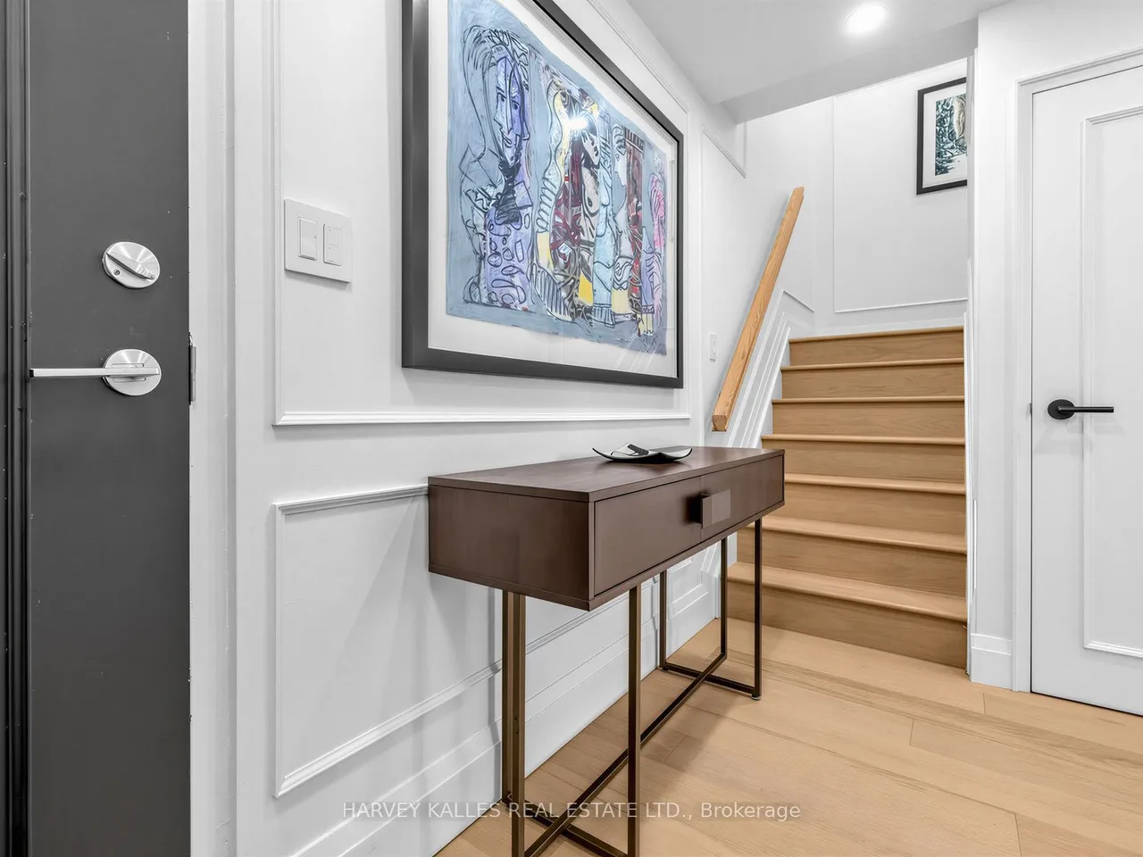 349 St. Clair Avenue W — photo 3