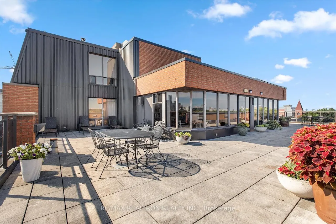 456 College Street — photo 12