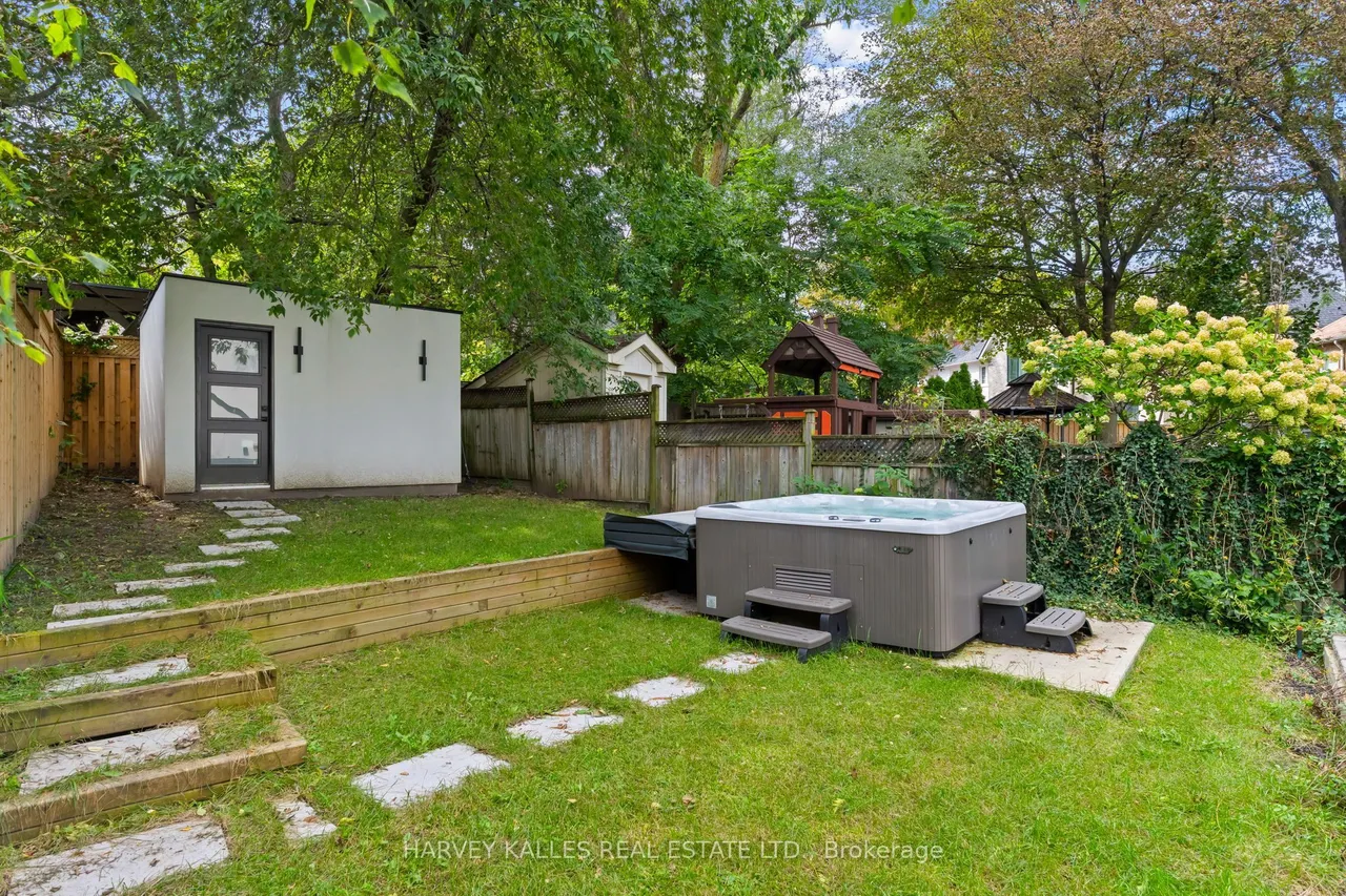 75 Lawrence Crescent — photo 49