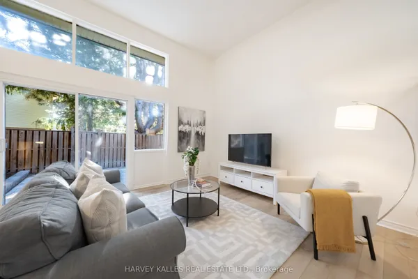 102 Jenny Wren Way — photo 2