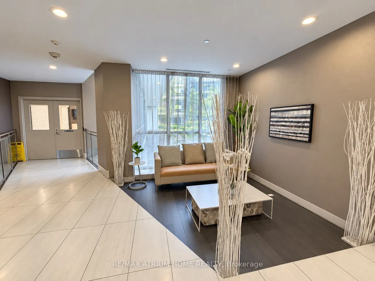 275 Yorkland Road — photo 25