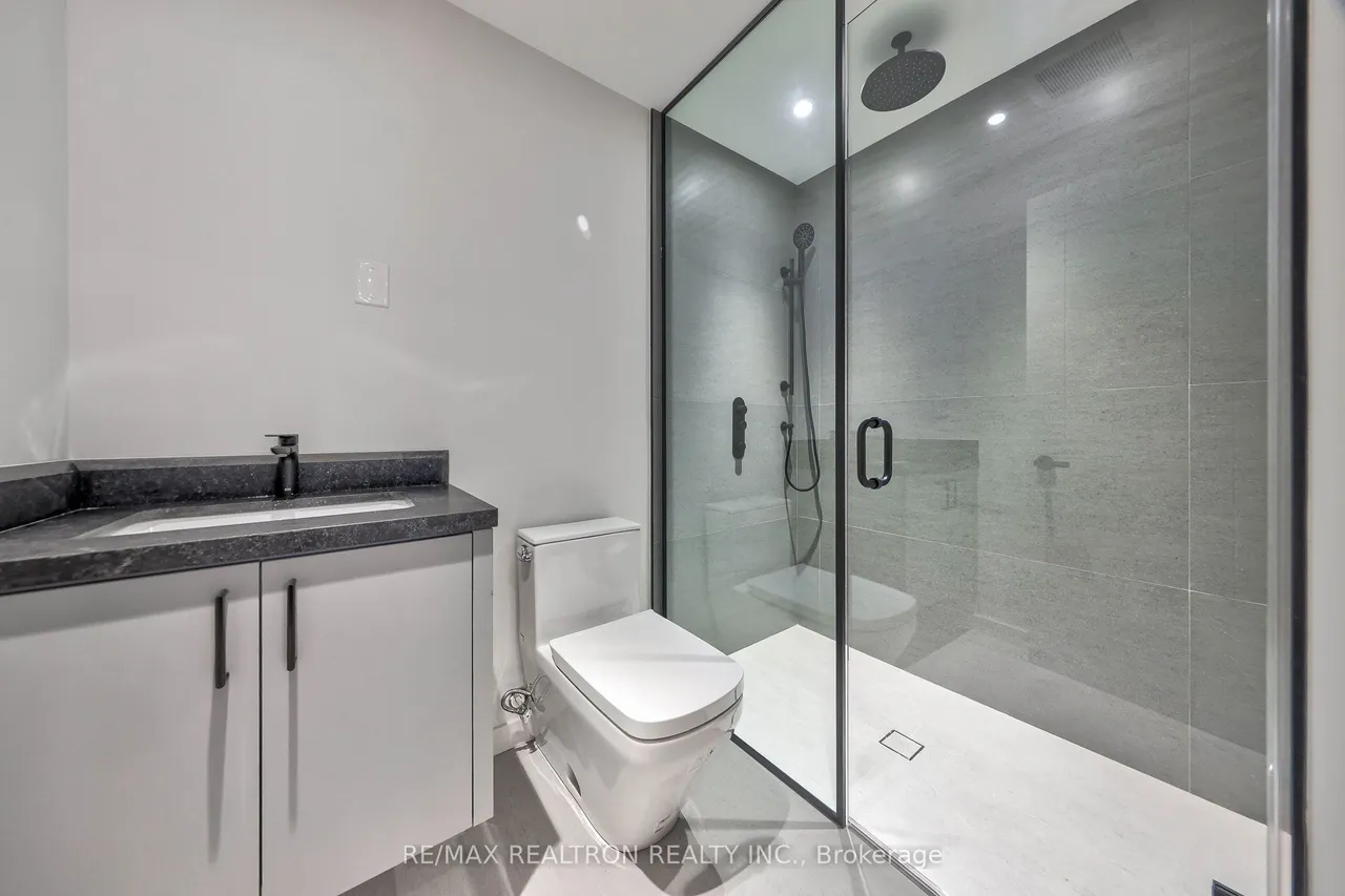 24 Strathallan Boulevard — photo 50