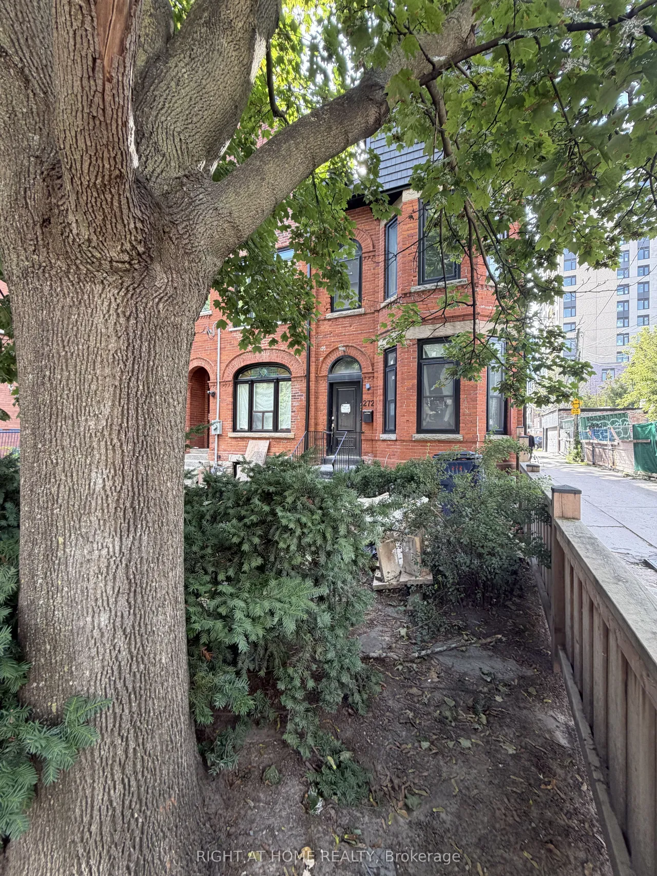 272 Seaton Street — photo 3