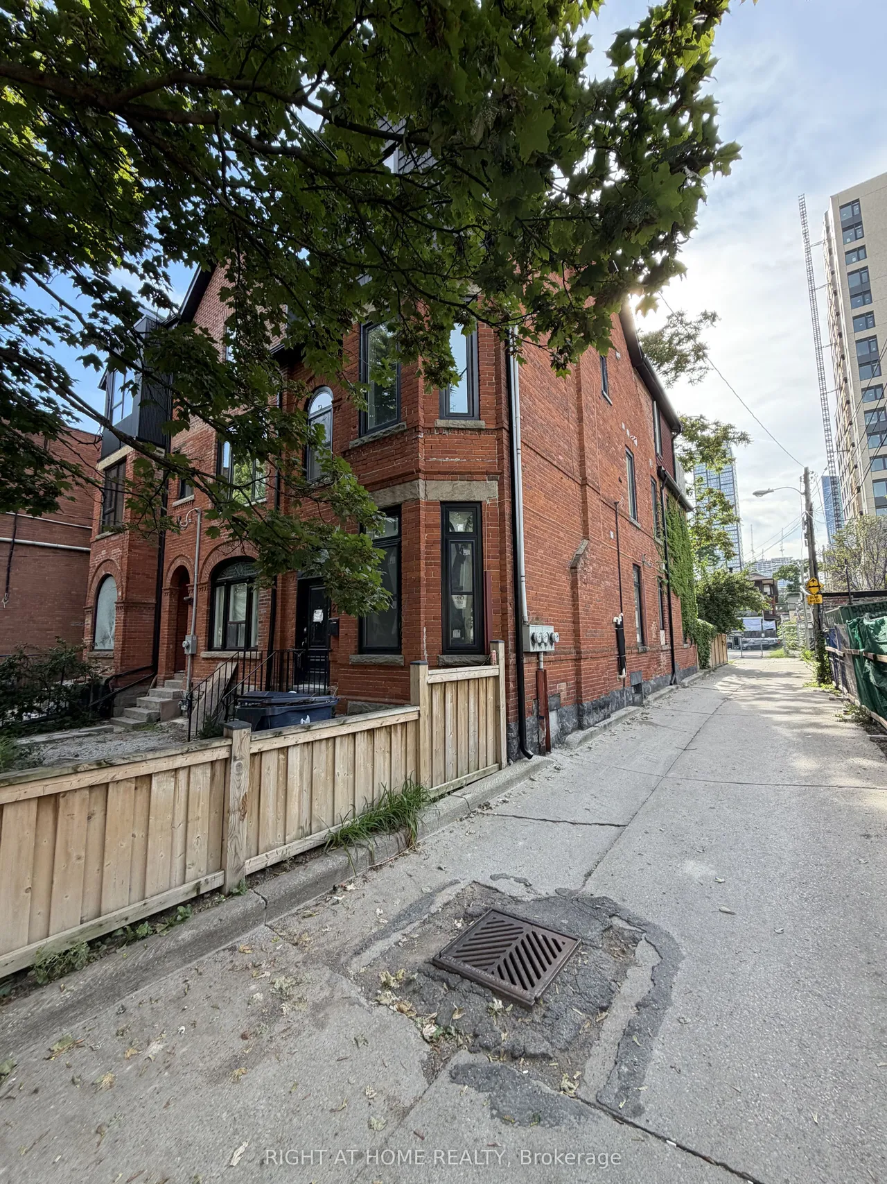 272 Seaton Street — photo 2