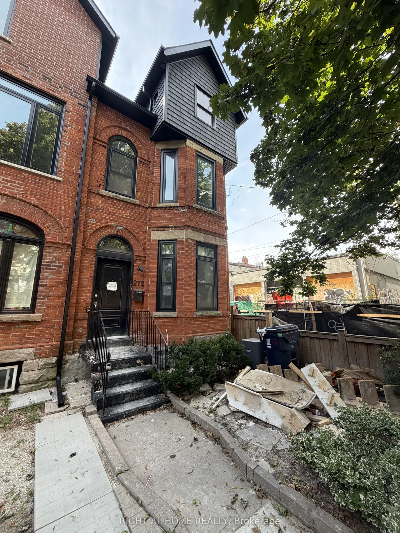 272 Seaton Street