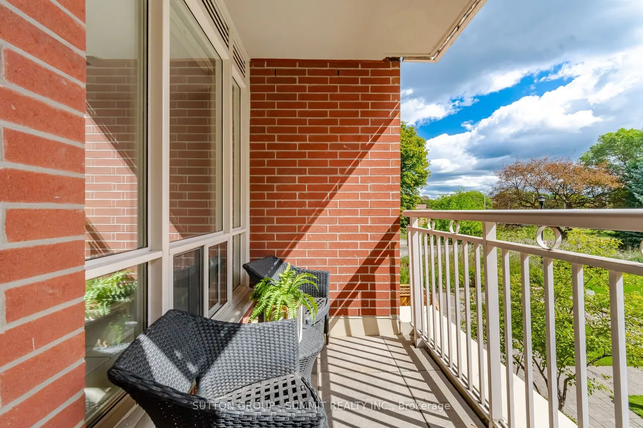 455 Rosewell Avenue — photo 3