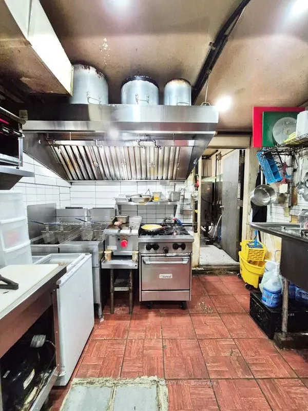 264 Dupont Street — photo 2