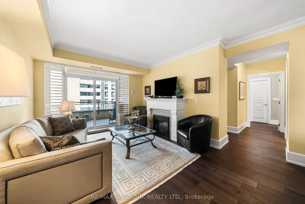 662 Sheppard Avenue E — photo 2