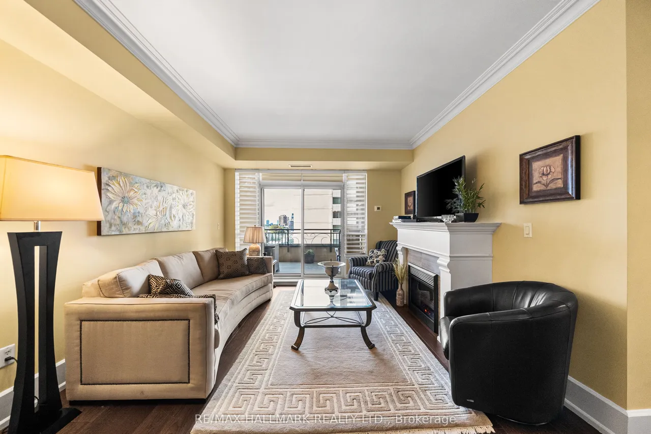 662 Sheppard Avenue E — photo 3