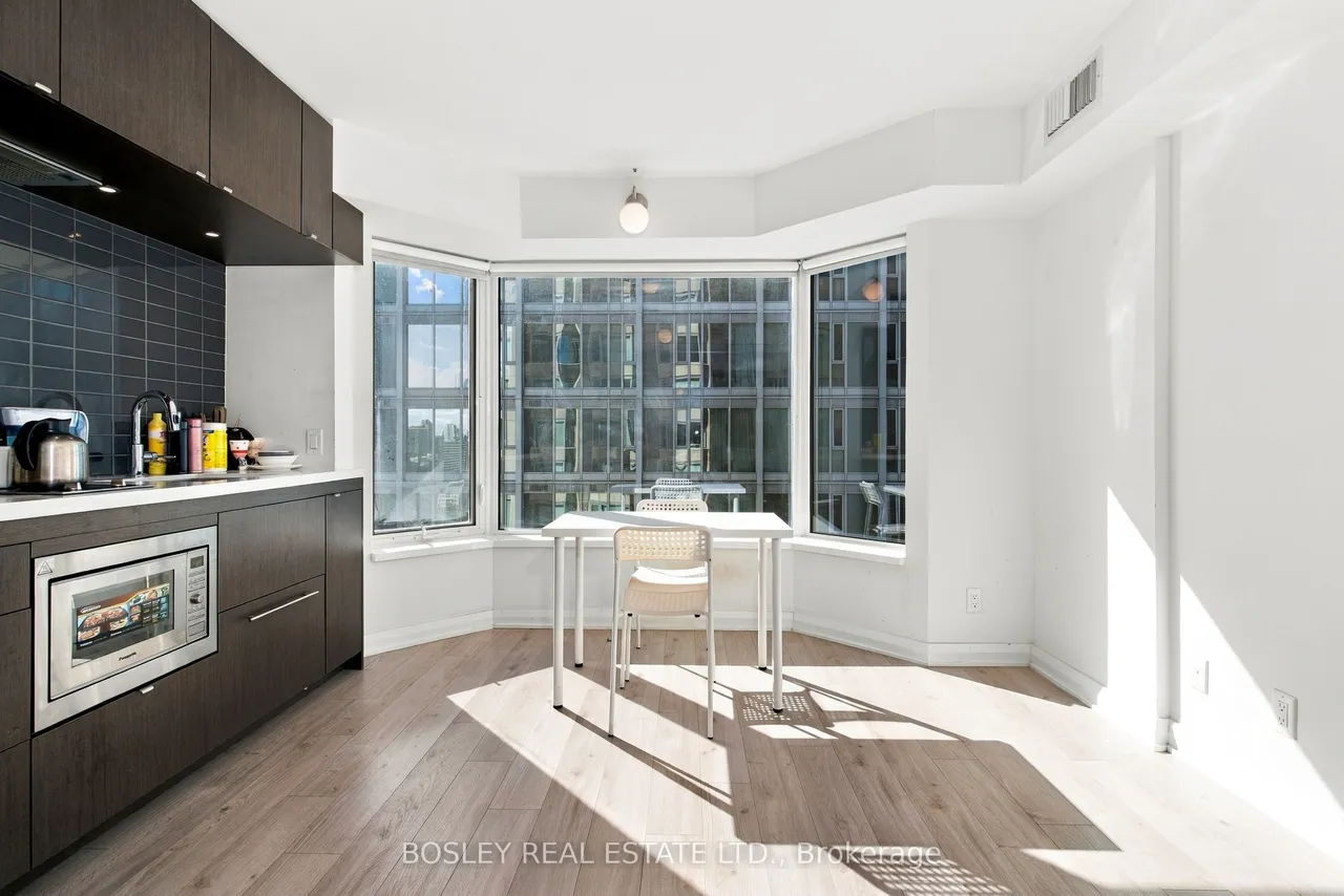 155 Yorkville Avenue — photo 2