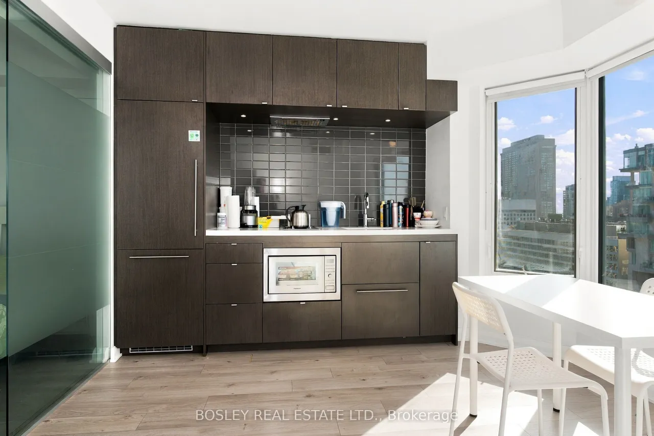 155 Yorkville Avenue — photo 3