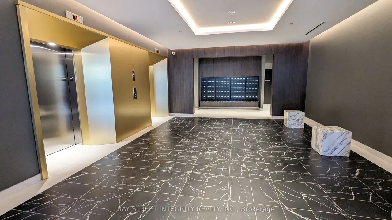 500 DUPONT Street — photo 3