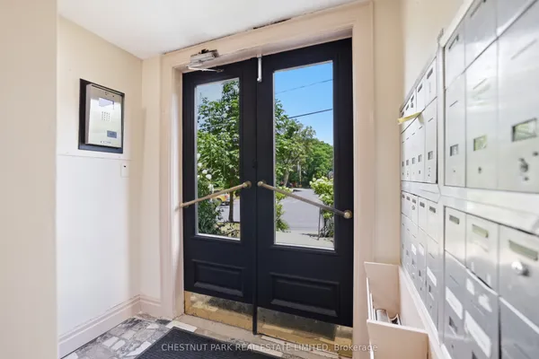 1648 Bathurst Street — photo 2