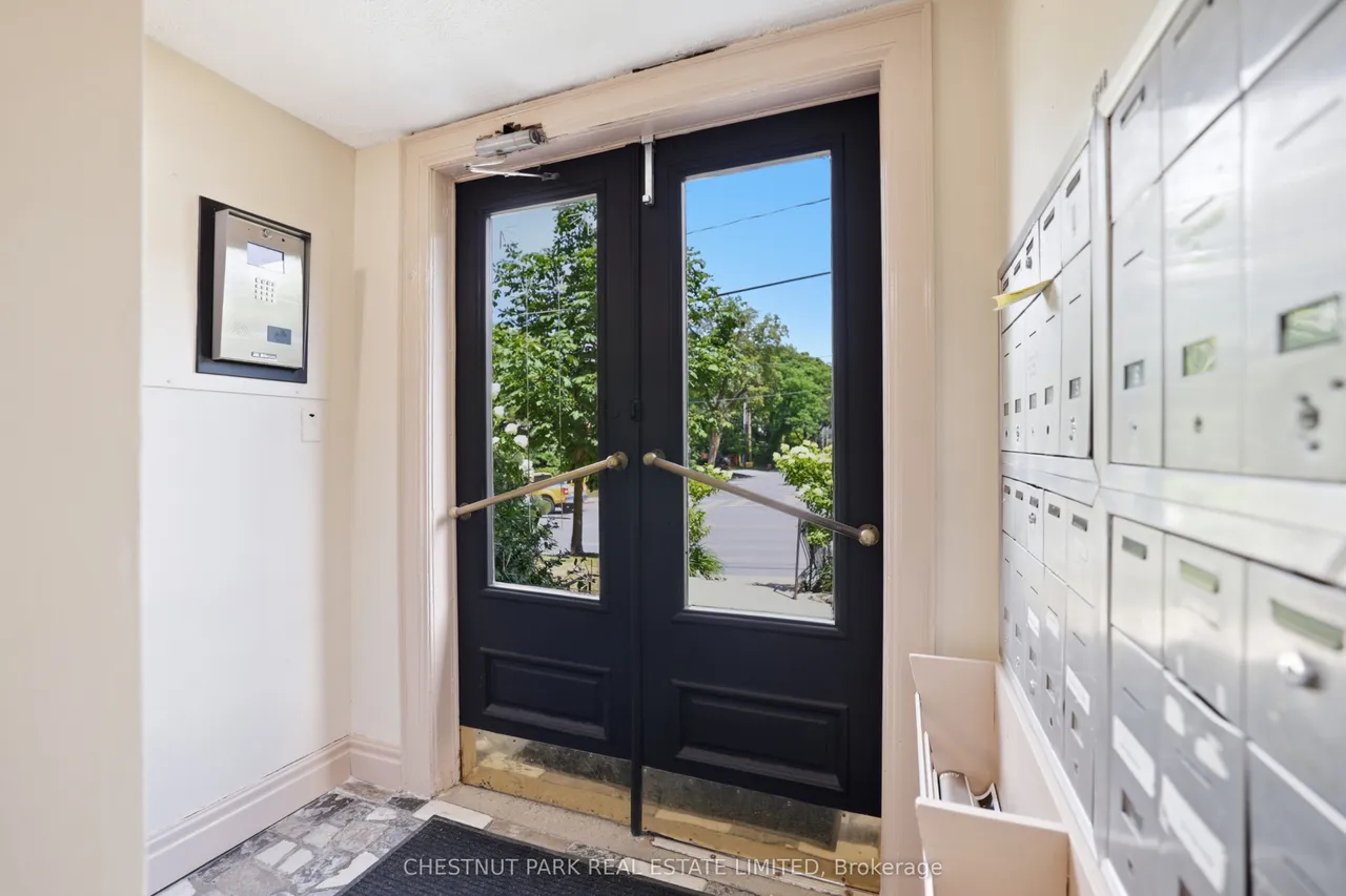 1648 Bathurst Street — photo 2