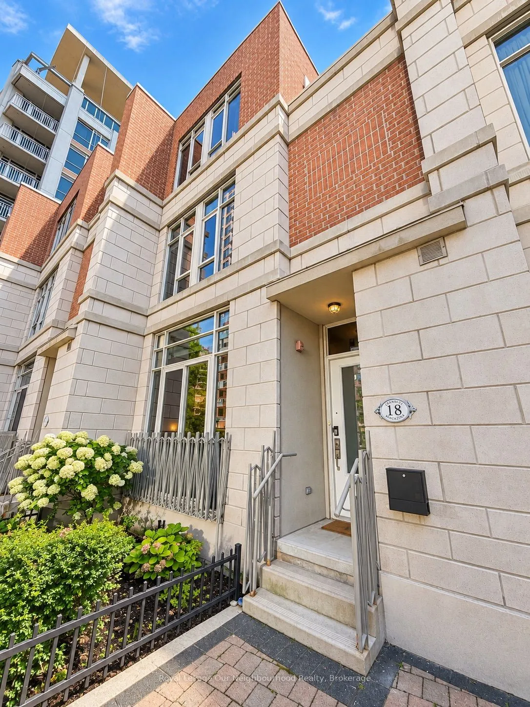 18 Grand Magazine Street
