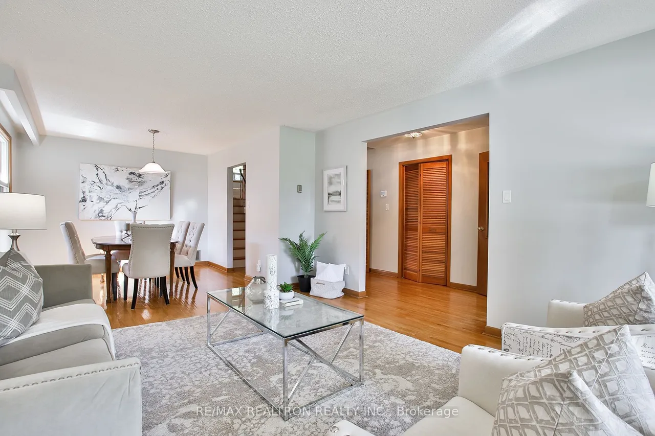 2636 Victoria Park Avenue — photo 3