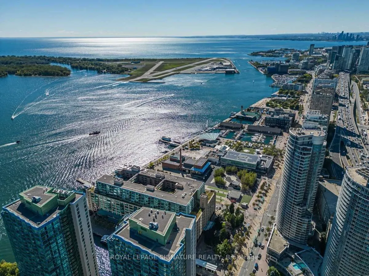 33 Harbour Square — photo 45