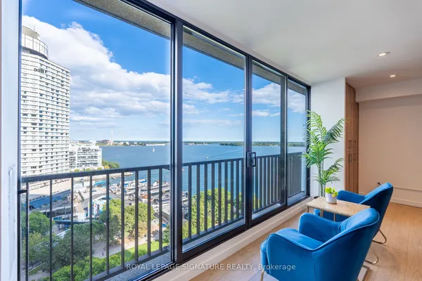 33 Harbour Square