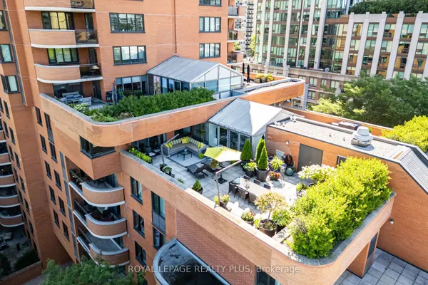 260 Heath Street W — photo 2