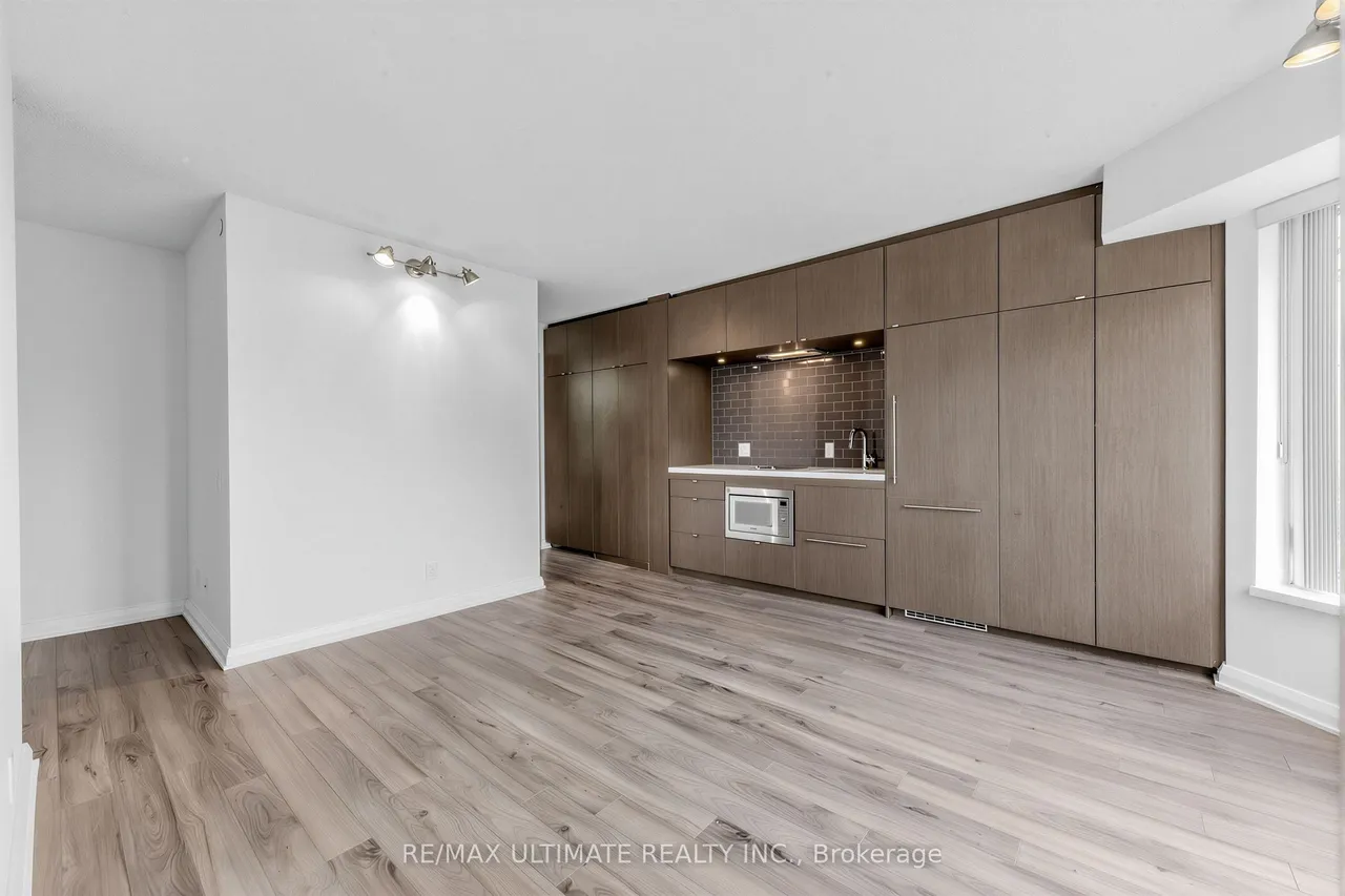 155 Yorkville Avenue — photo 3