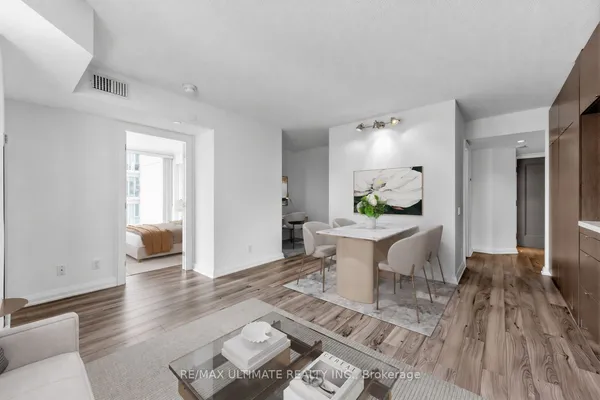 155 Yorkville Avenue — photo 2