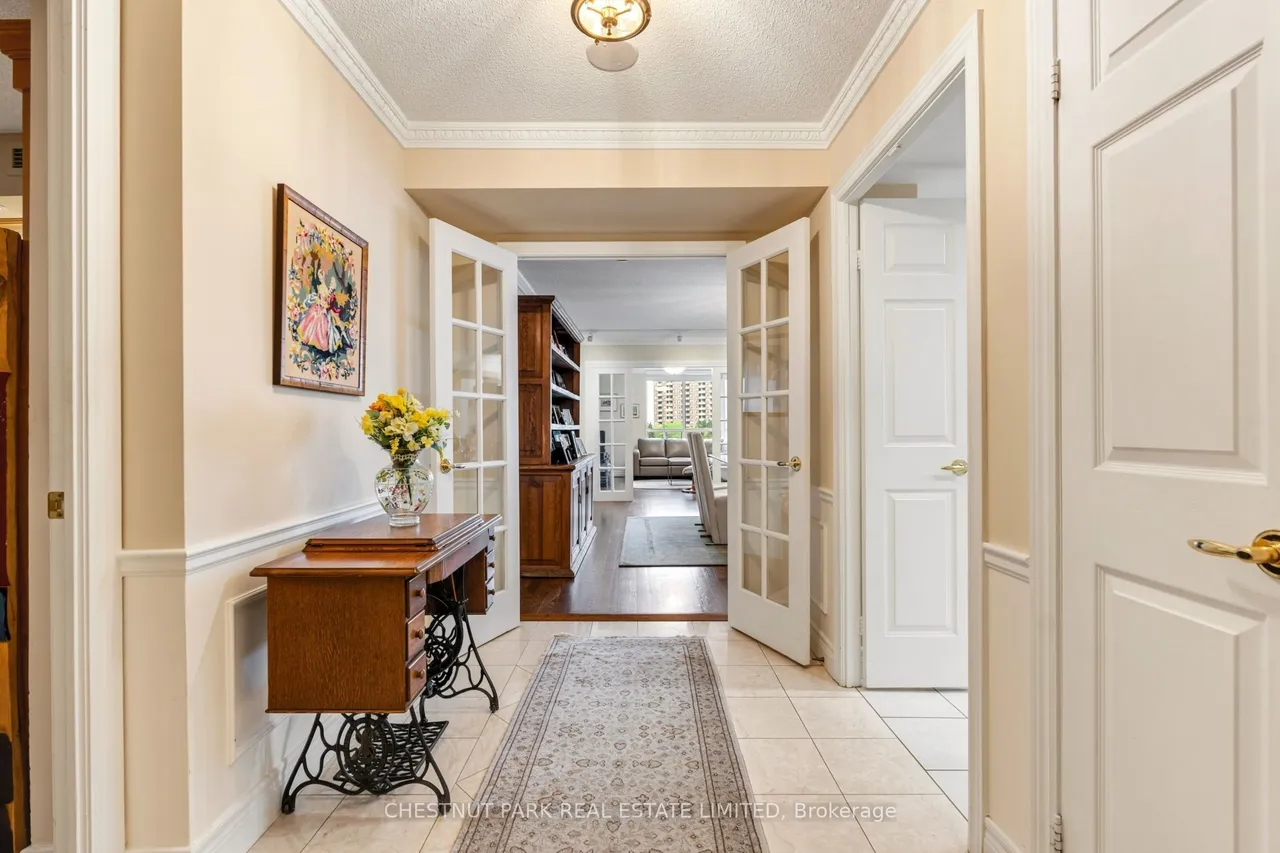 89 Skymark Drive — photo 2