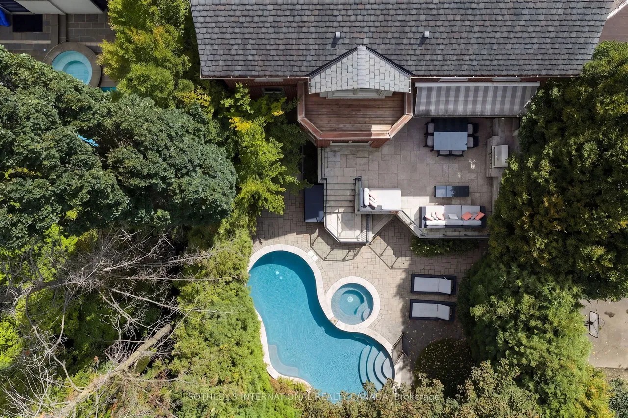 230 Hillhurst Boulevard — photo 3