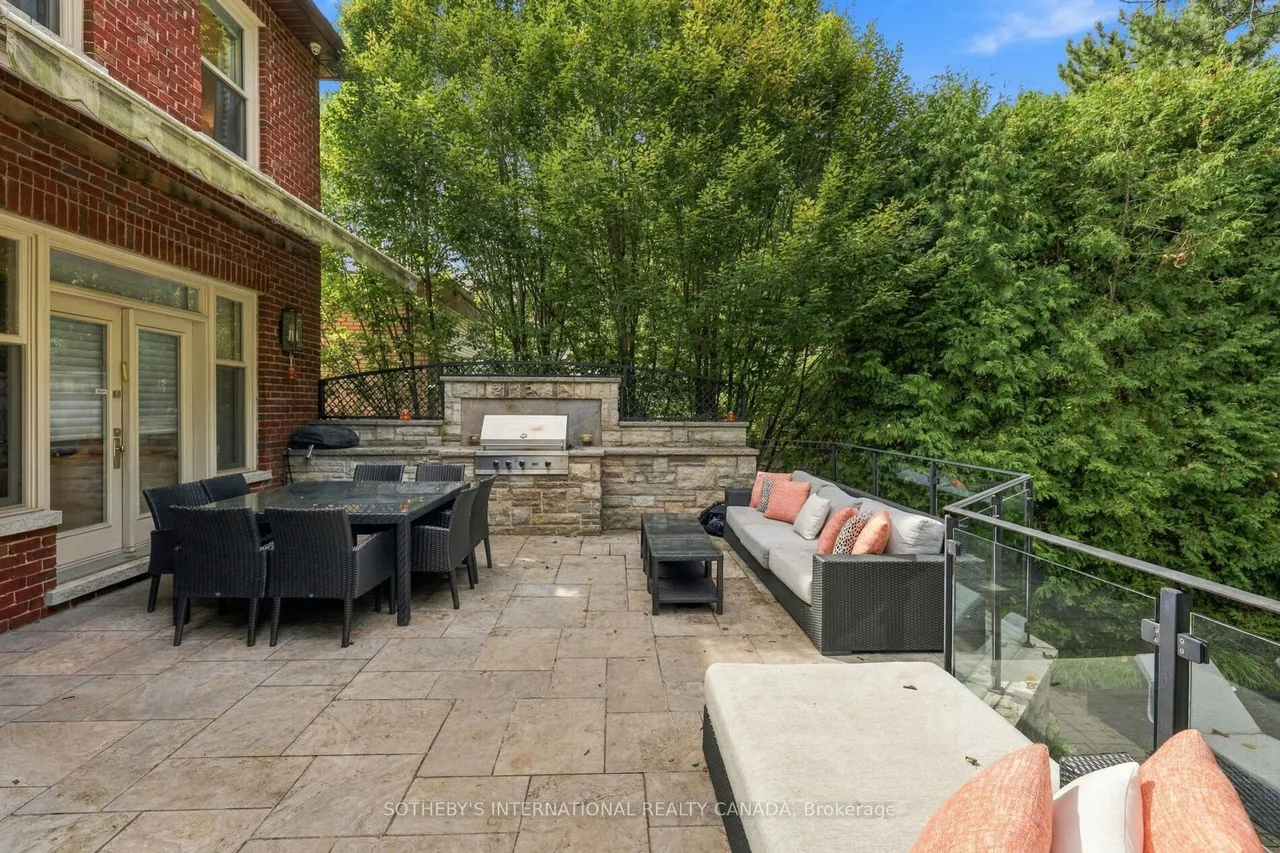 230 Hillhurst Boulevard — photo 35