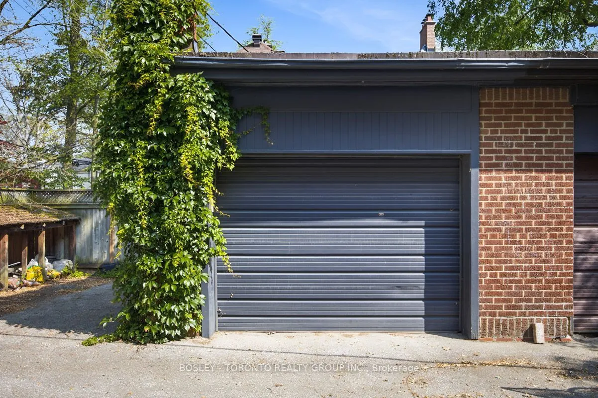 111 Welland Avenue — photo 44