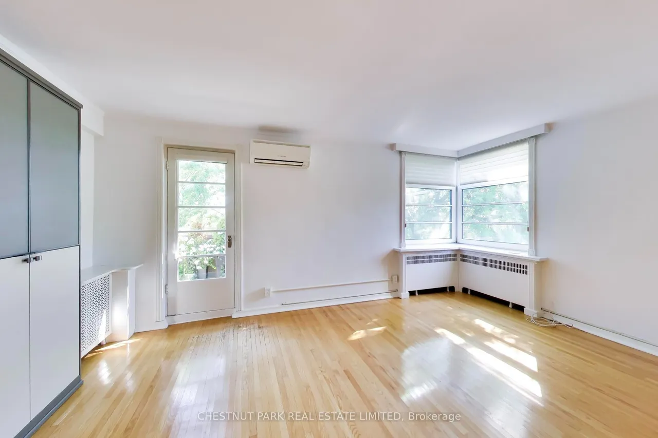 717 Eglinton Avenue W — photo 3