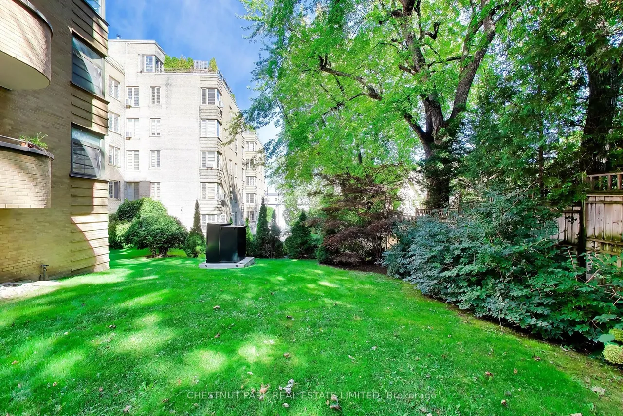 717 Eglinton Avenue W — photo 28