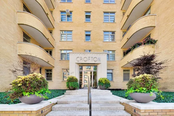 717 Eglinton Avenue W