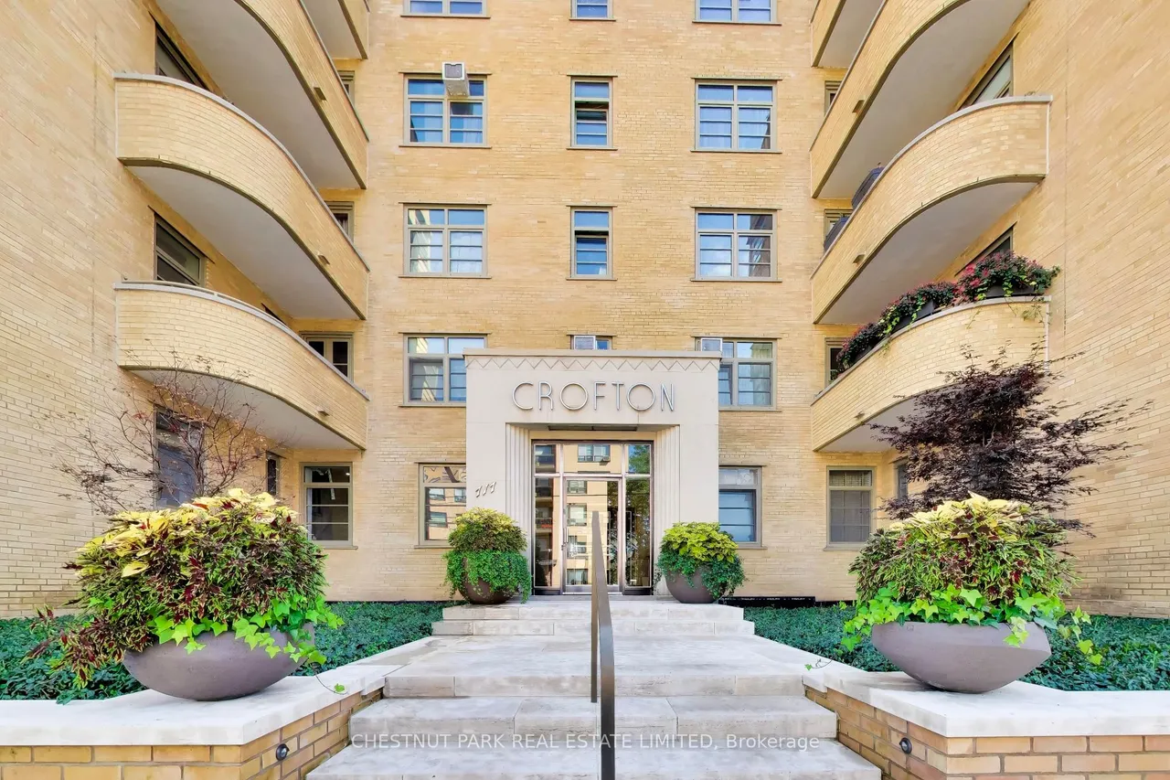 717 Eglinton Avenue W