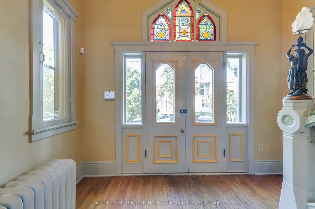 21 Rose Avenue — photo 3